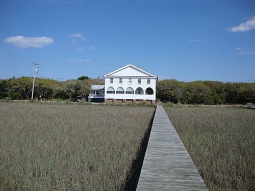 The Pelican Inn Полис Айлънд Екстериор снимка