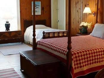 The Pelican Inn Полис Айлънд Екстериор снимка